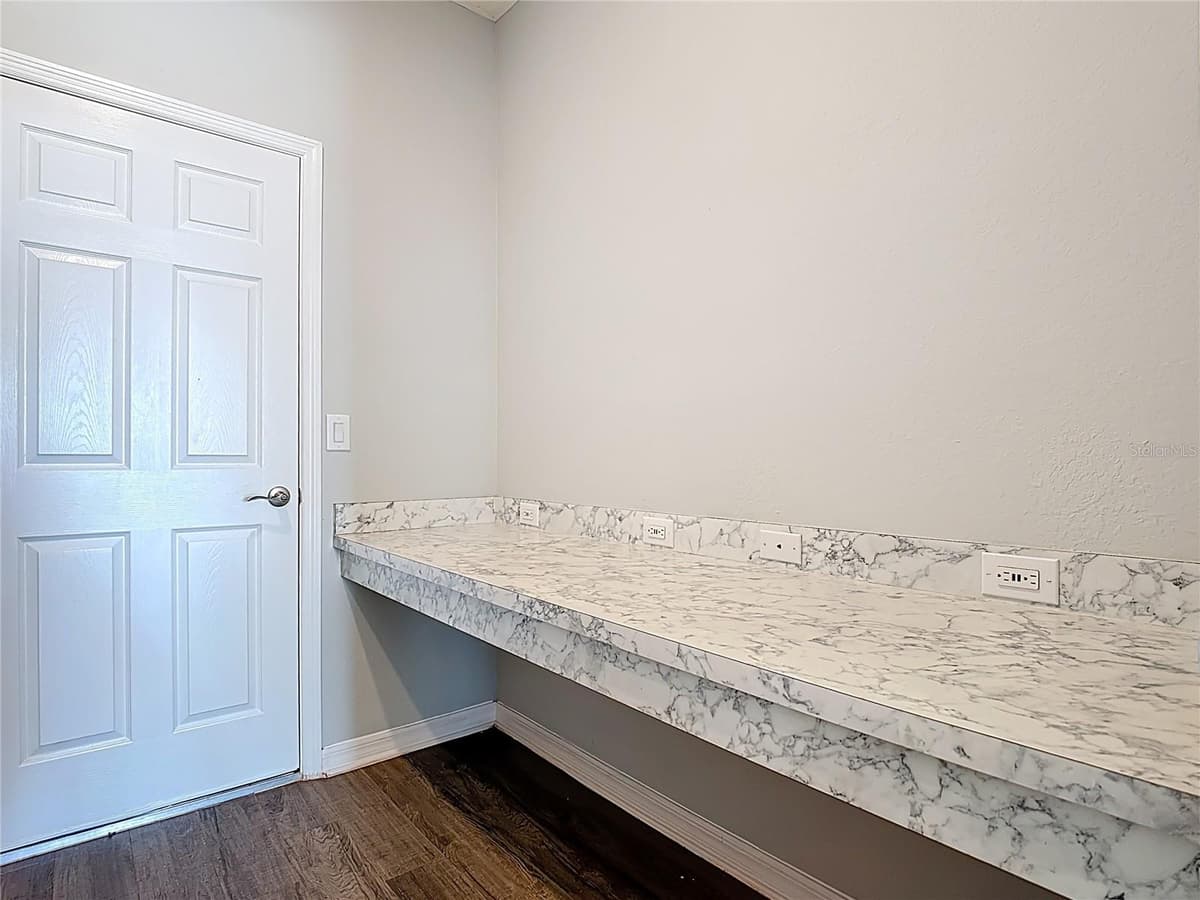 840 SYDNEY STREET — photo 35 of 52