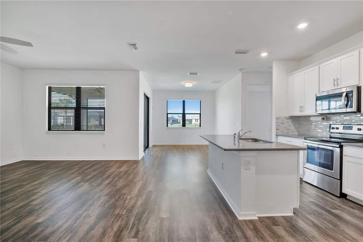 16369 PALMETTO STREET — photo 13 of 45