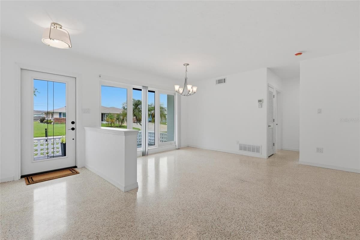 412 SHADE DRIVE — photo 4 of 30
