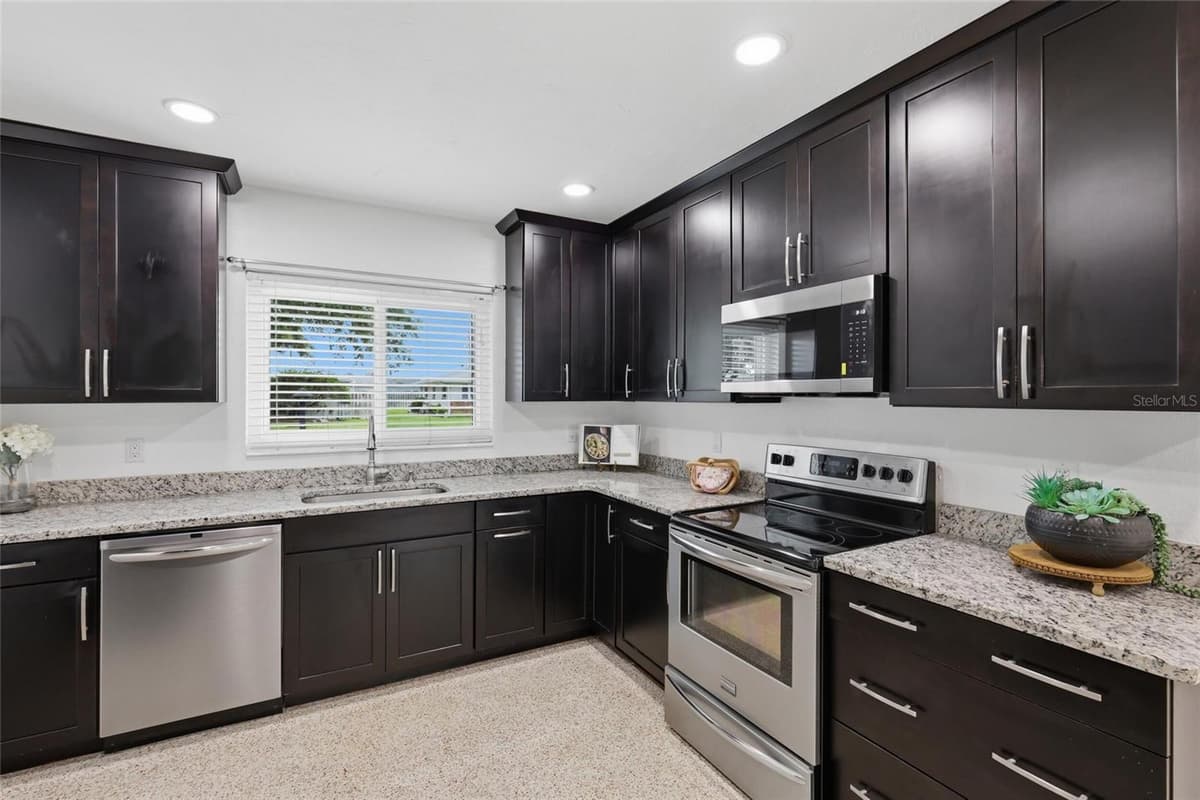 412 SHADE DRIVE — photo 10 of 30