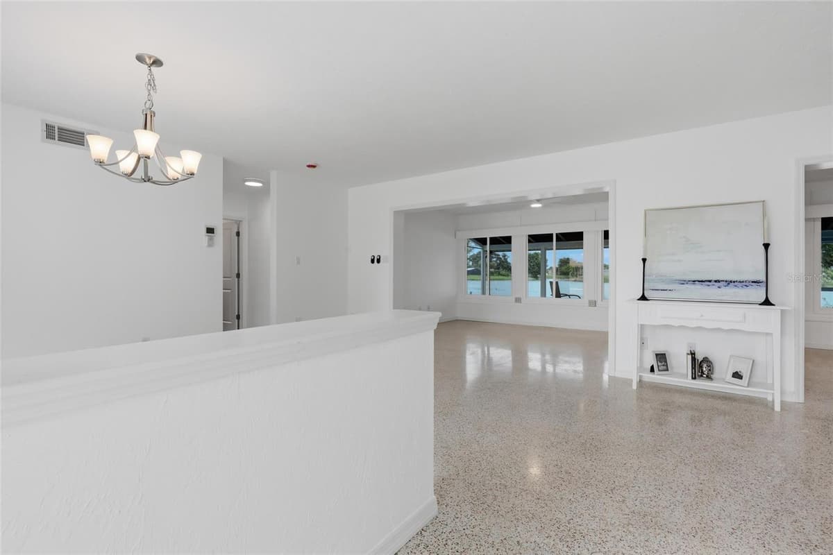 412 SHADE DRIVE — photo 6 of 30