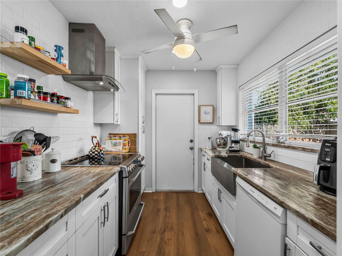 2915 WEBBER STREET — photo 10 of 29