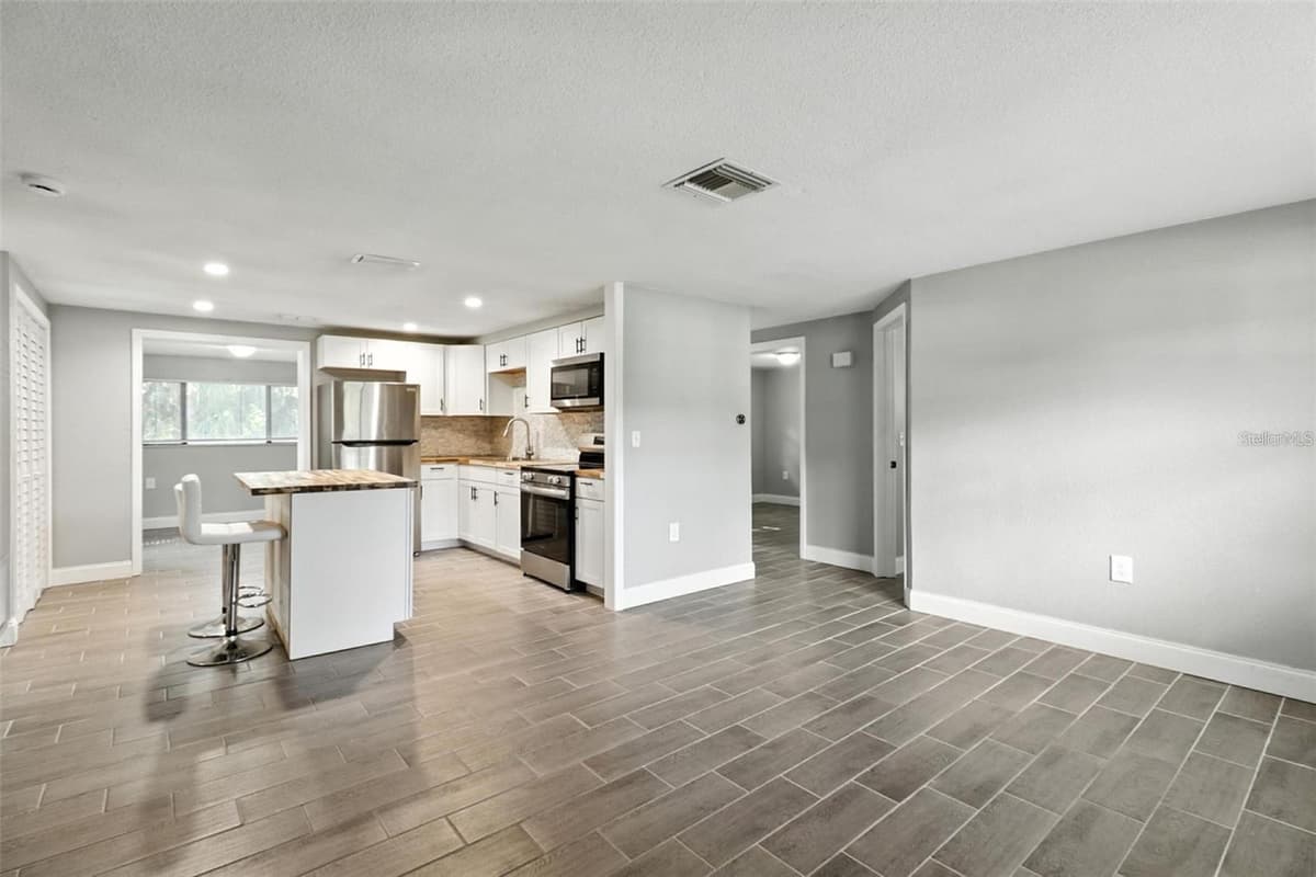 8035 GULF WAY — photo 4 of 24