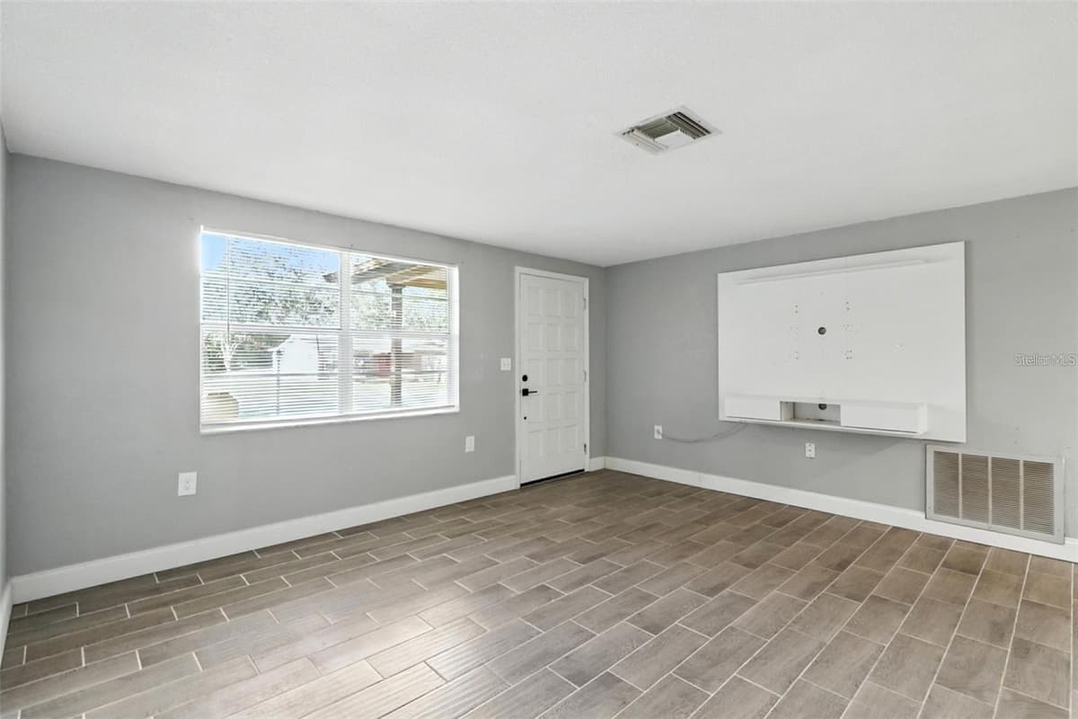 8035 GULF WAY — photo 6 of 24