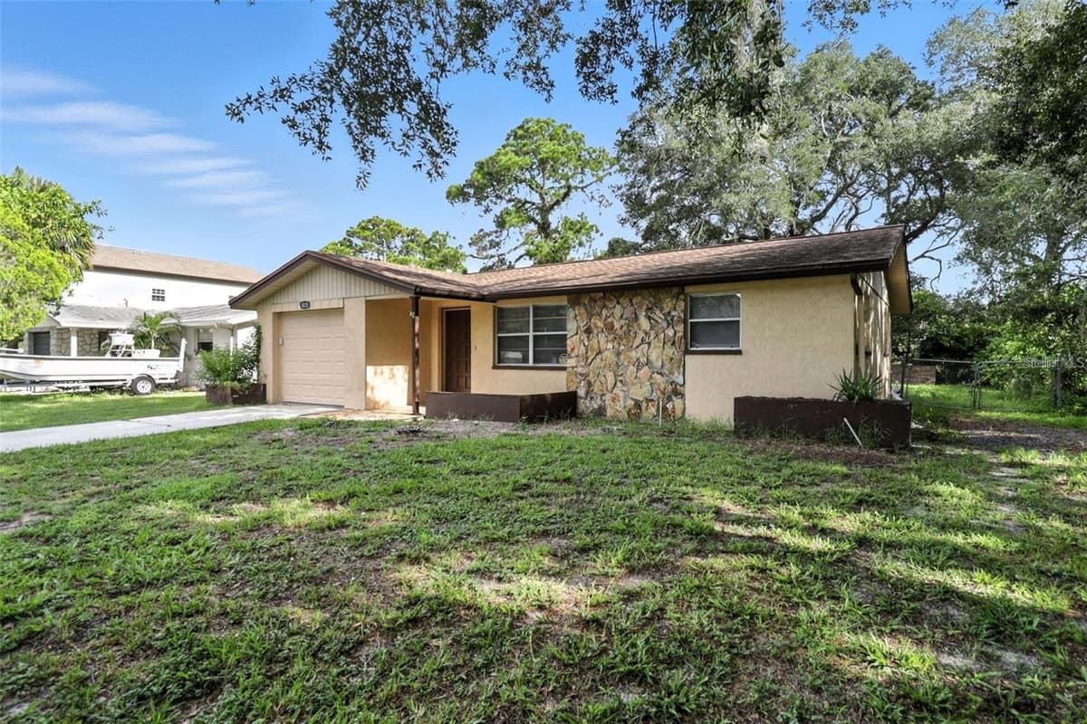 8035 GULF WAY — photo 2 of 24