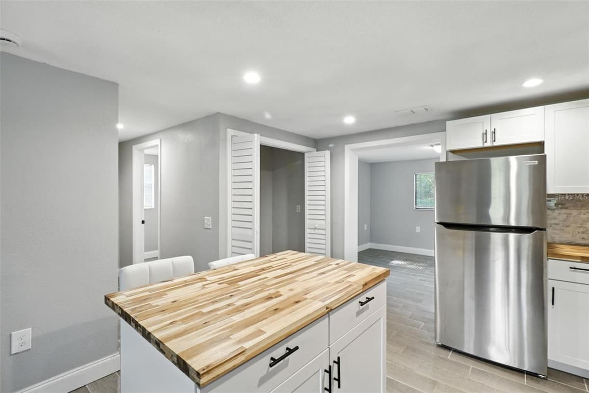8035 GULF WAY — photo 11 of 24