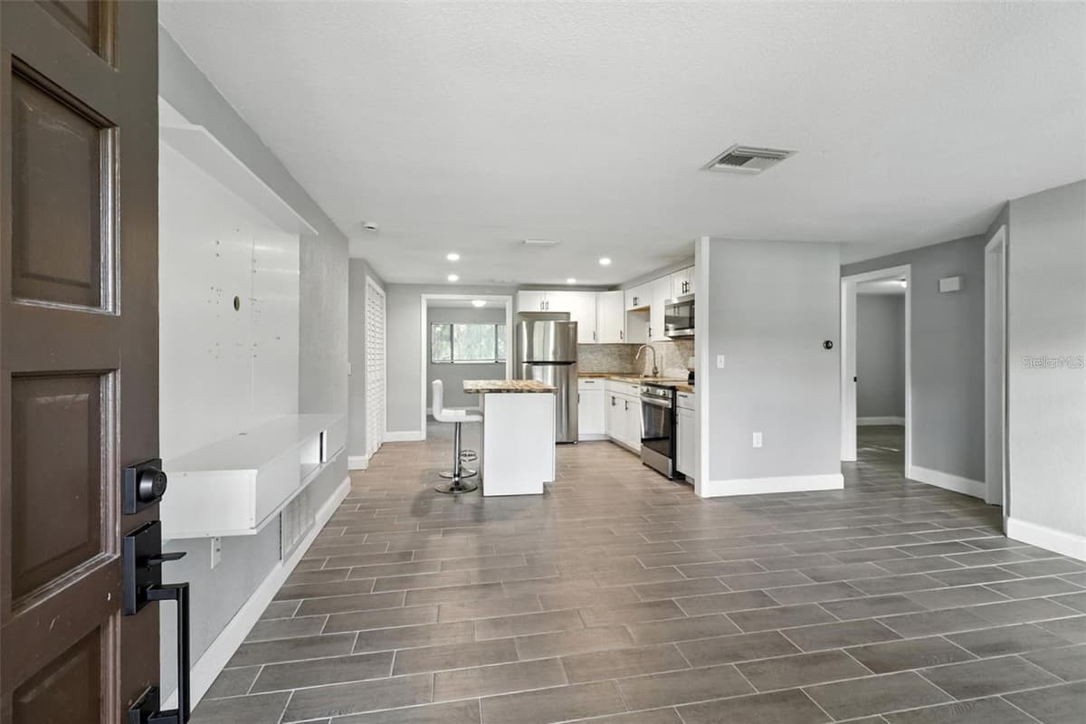 8035 GULF WAY — photo 3 of 24