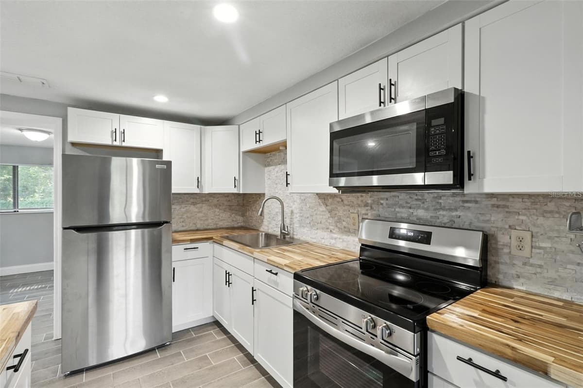 8035 GULF WAY — photo 9 of 24