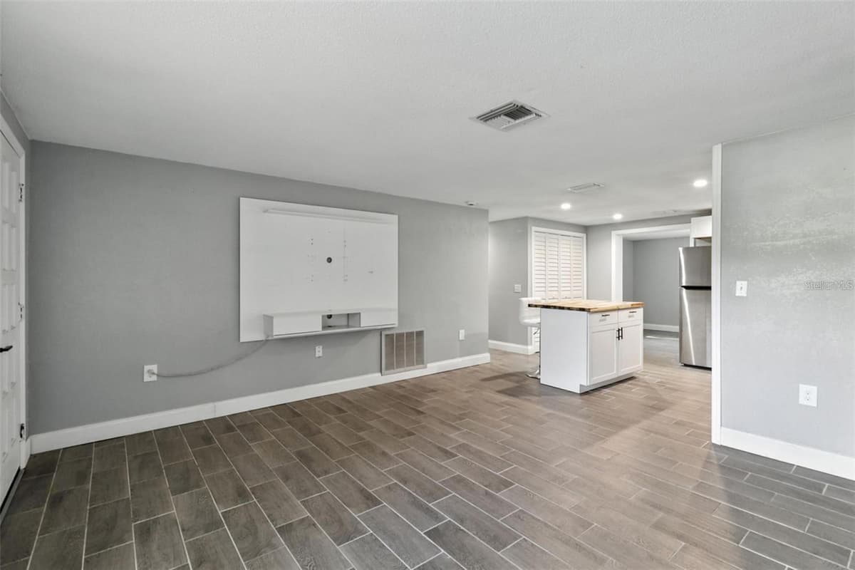8035 GULF WAY — photo 5 of 24