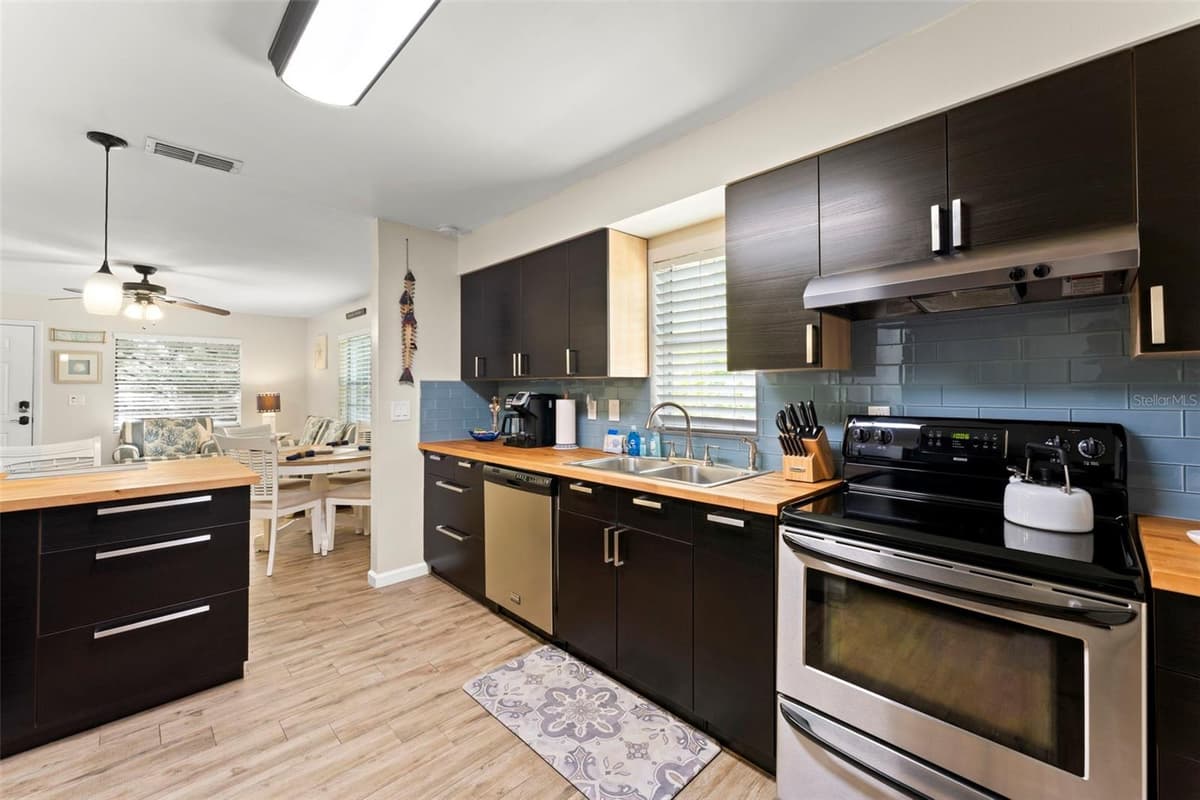 328 PERSHING STREET — photo 6 of 54