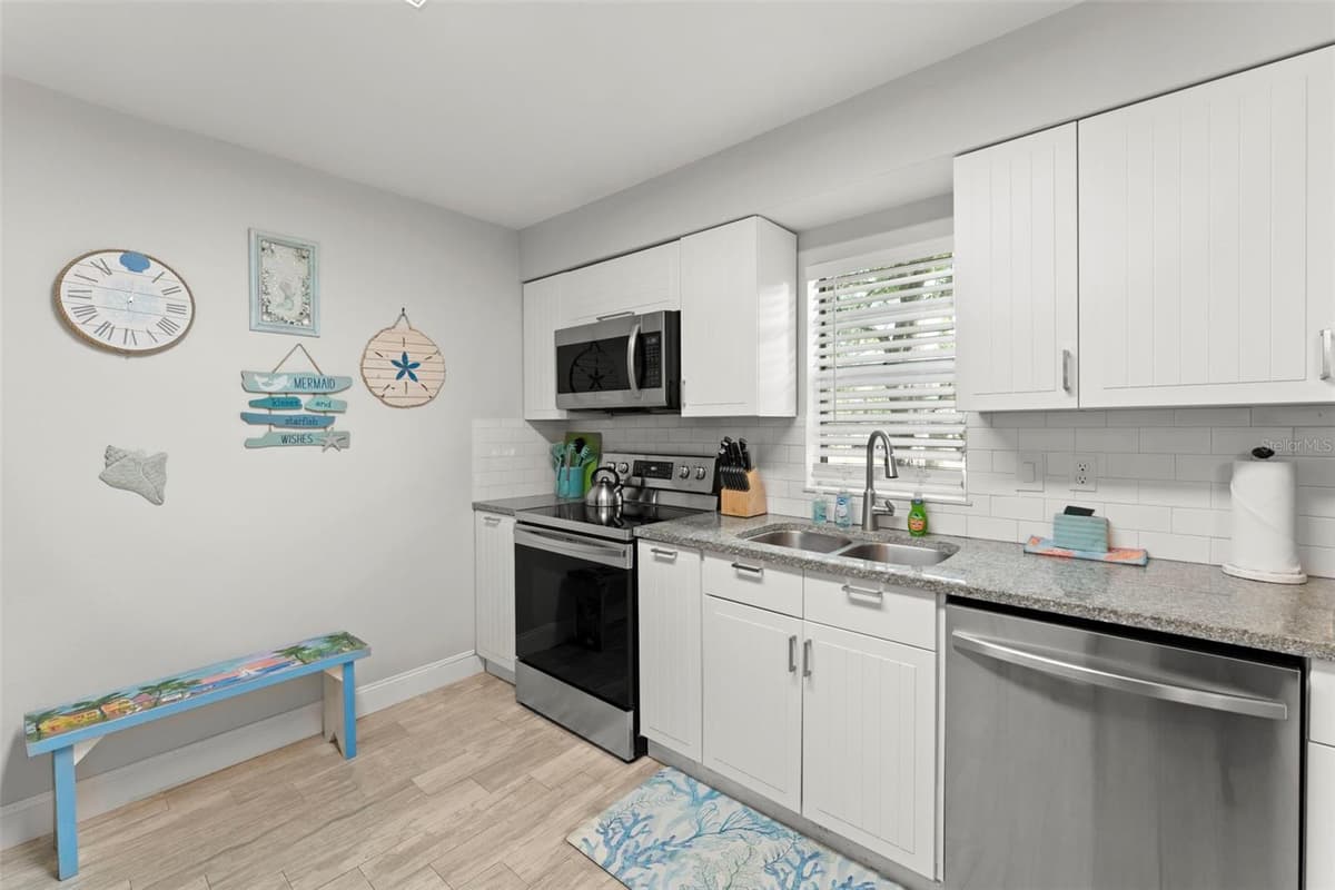 328 PERSHING STREET — photo 4 of 54