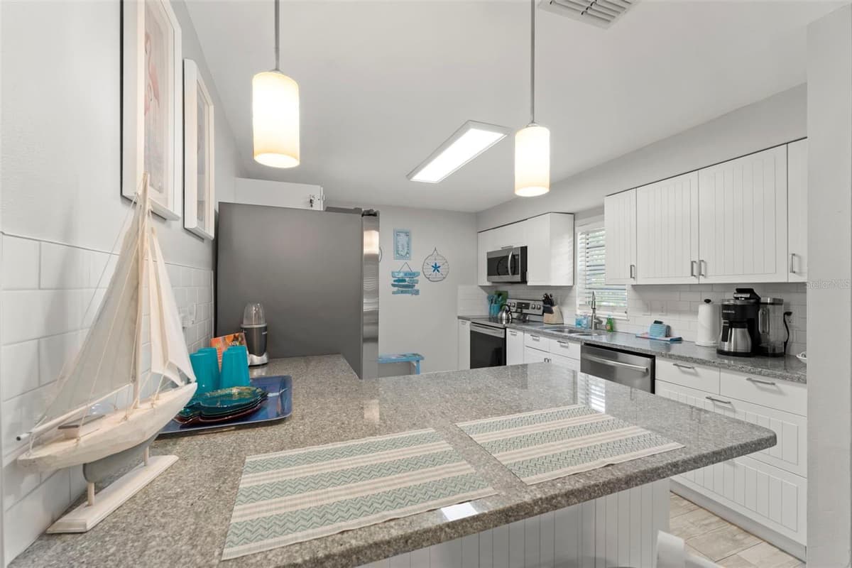328 PERSHING STREET — photo 5 of 54