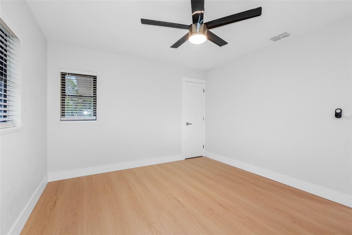 1005 APACHE TRAIL — photo 17 of 36