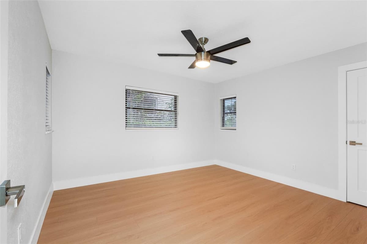 1005 APACHE TRAIL — photo 16 of 36