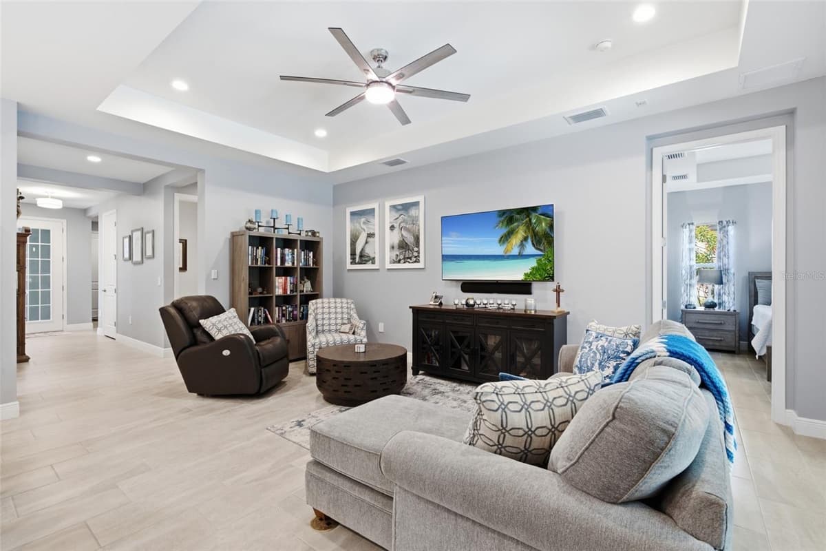 3121 HERITAGE PINES DRIVE — photo 15 of 50