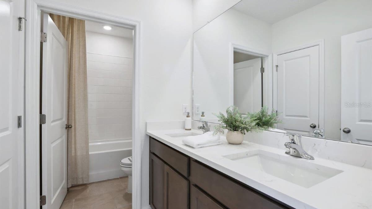 2504 STRATTEN DRIVE — photo 13 of 28