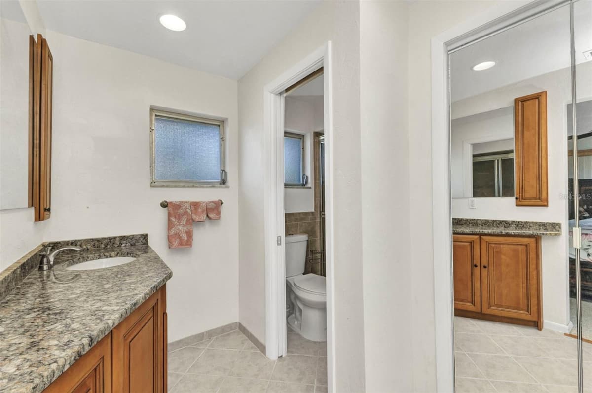 2350 MARION AVENUE — photo 19 of 52