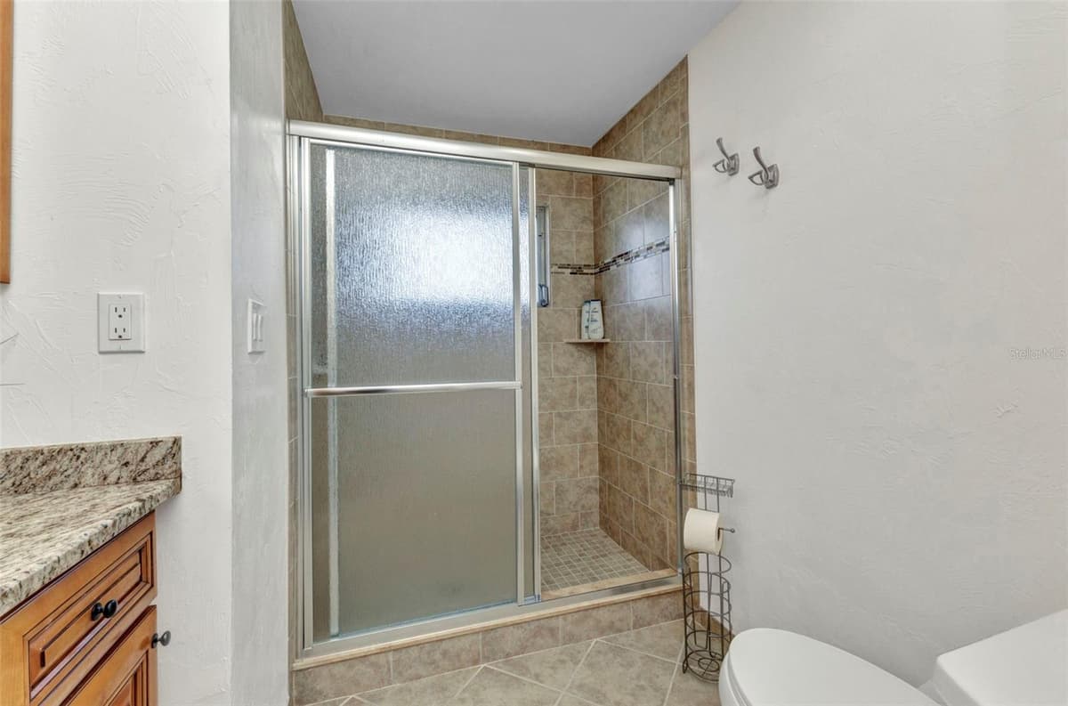 2350 MARION AVENUE — photo 14 of 52