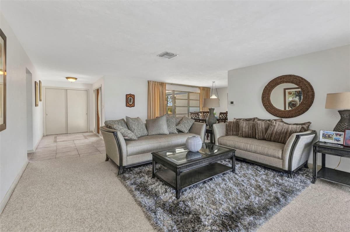 2350 MARION AVENUE — photo 3 of 52