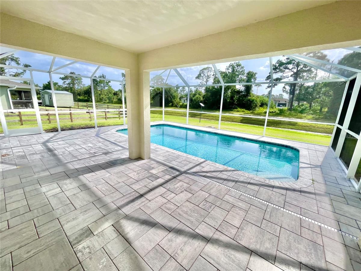 5029 HUMMINGBIRD DRIVE — photo 2 of 15