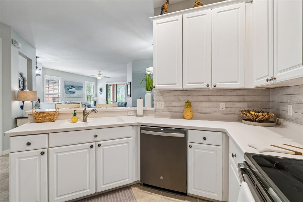 161 SHELL FALLS DRIVE — photo 9 of 51