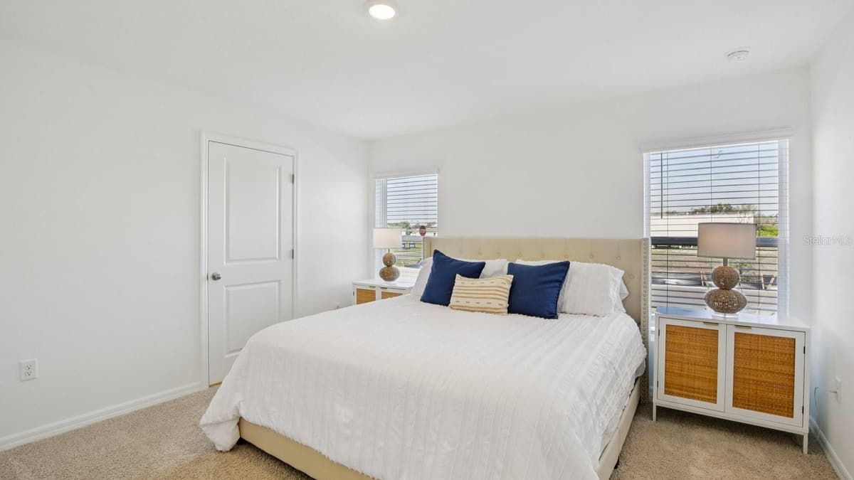 5290 BERRY BAY AVENUE — photo 17 of 27