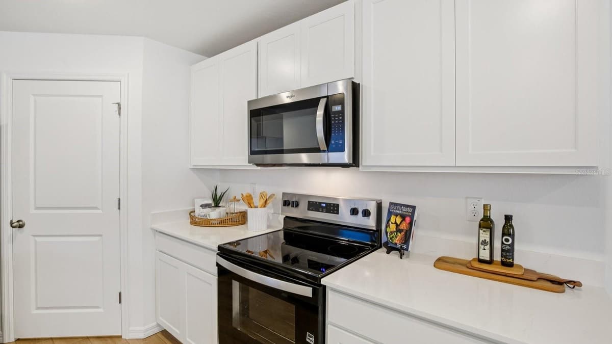 5290 BERRY BAY AVENUE — photo 16 of 27