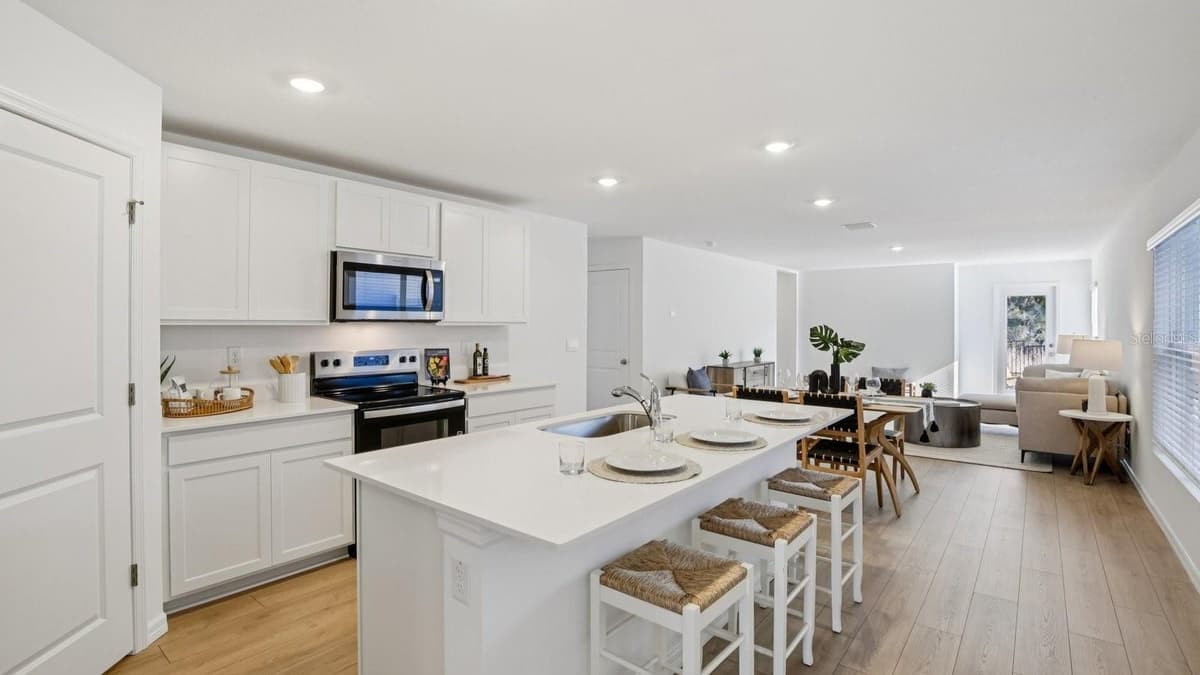 5290 BERRY BAY AVENUE — photo 11 of 27