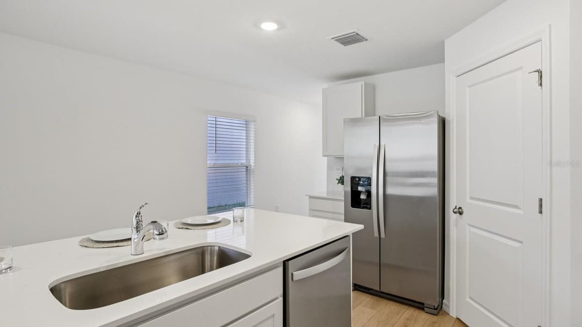 5290 BERRY BAY AVENUE — photo 15 of 27