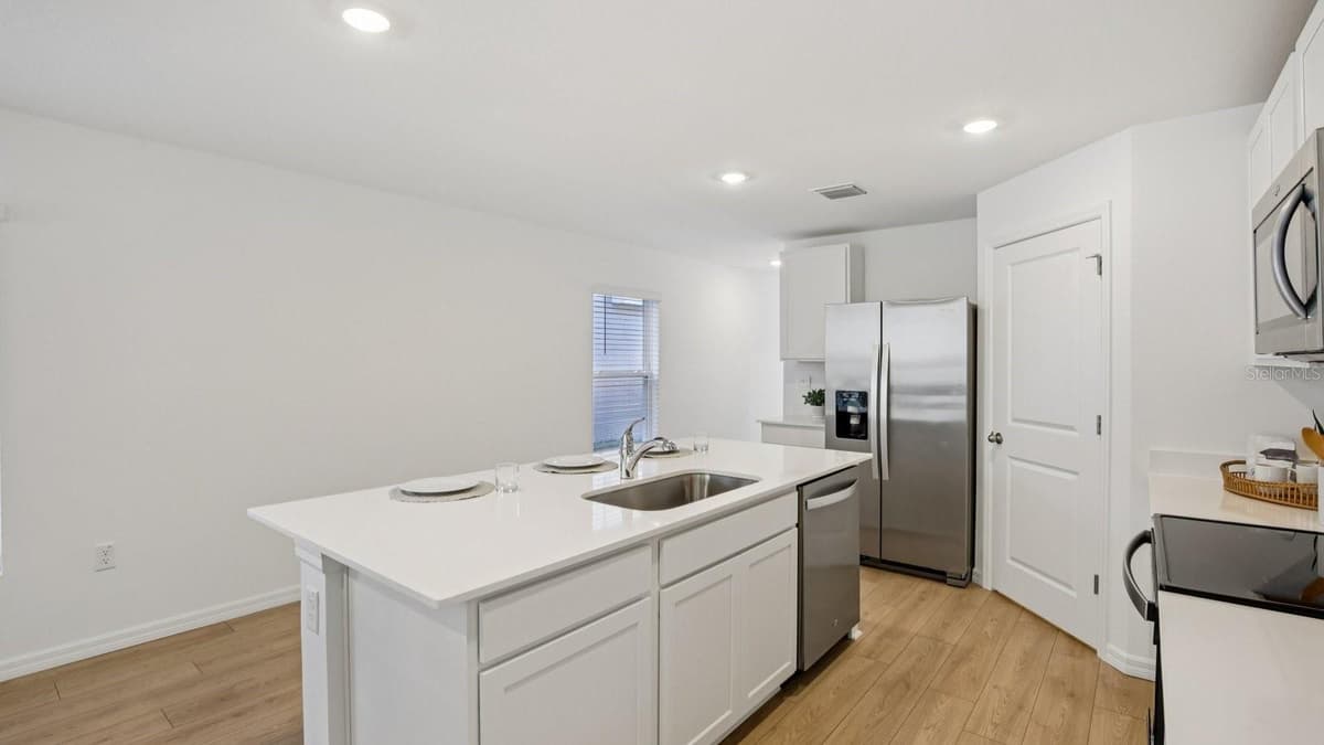 5290 BERRY BAY AVENUE — photo 13 of 27