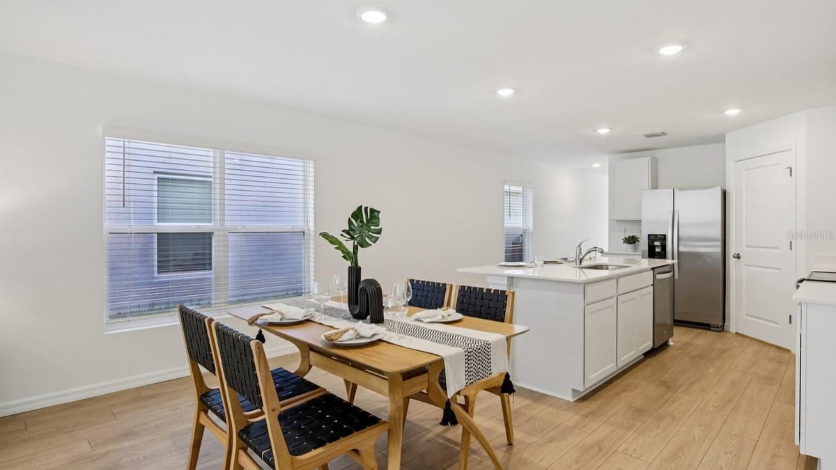5290 BERRY BAY AVENUE — photo 10 of 27