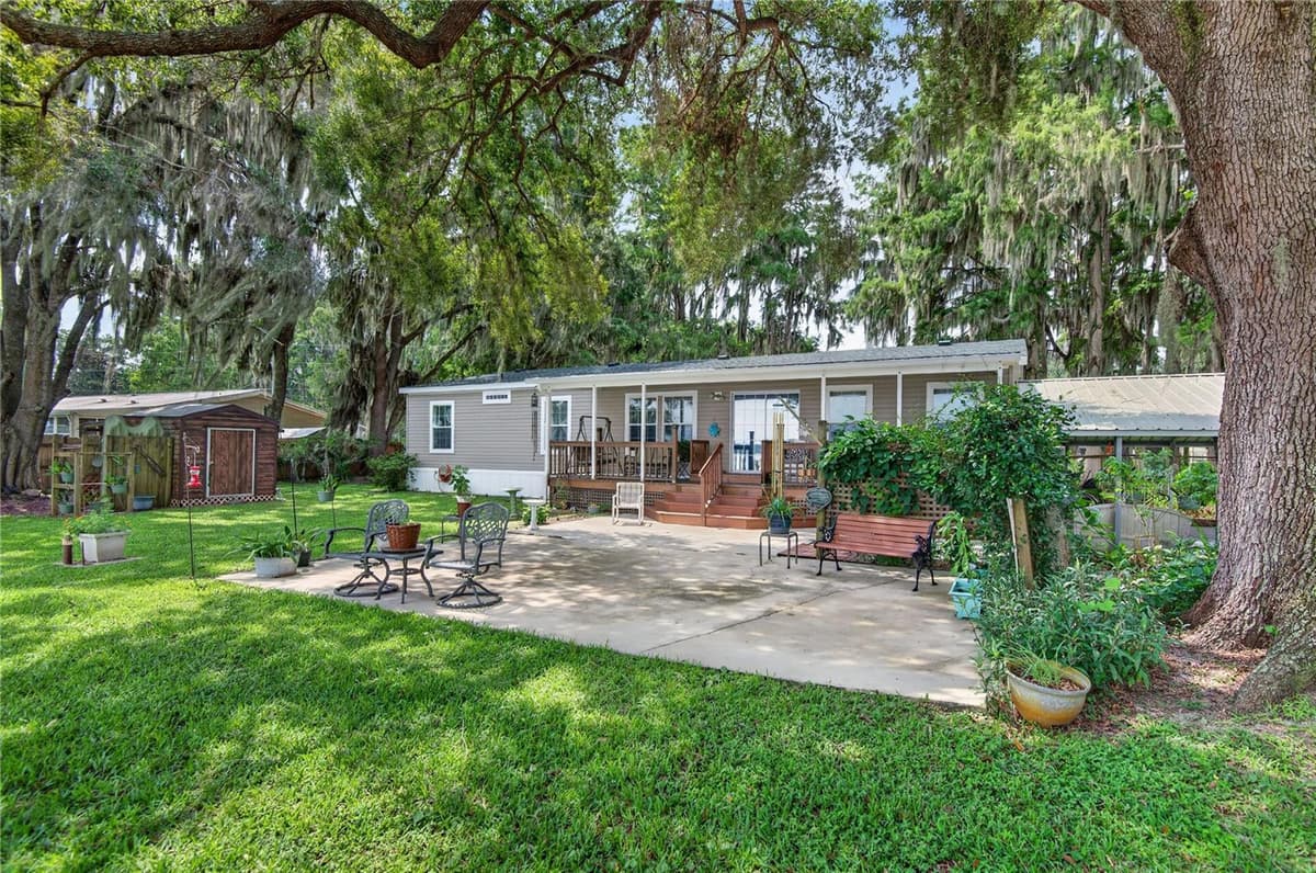 9065 LAKEVIEW COURT — photo 43 of 99