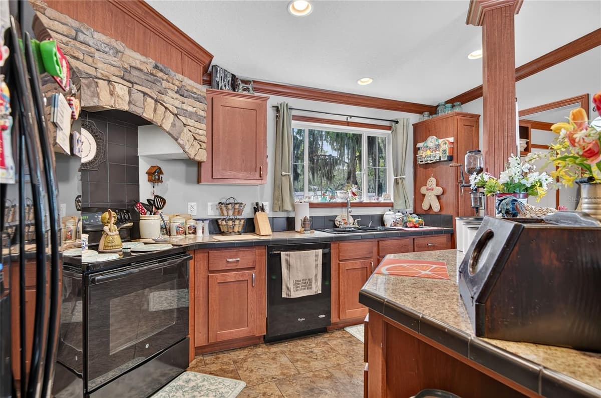 9065 LAKEVIEW COURT — photo 68 of 99