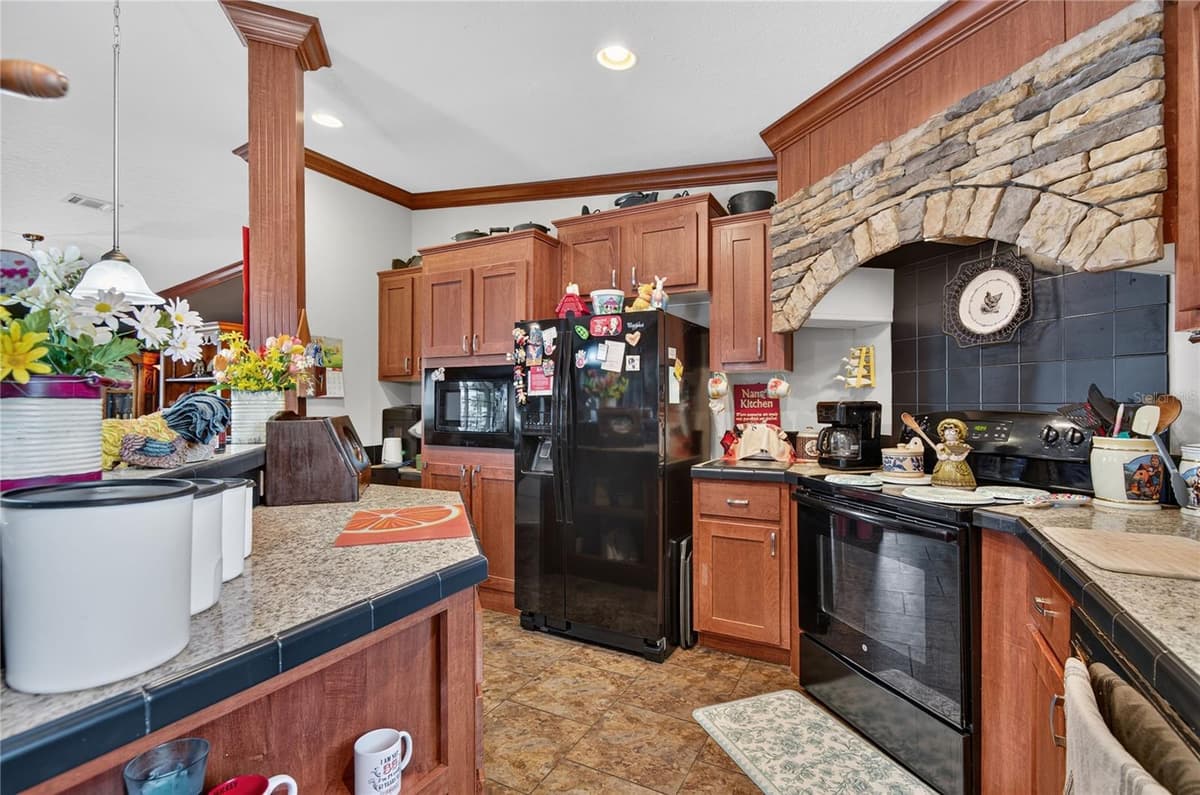 9065 LAKEVIEW COURT — photo 63 of 99