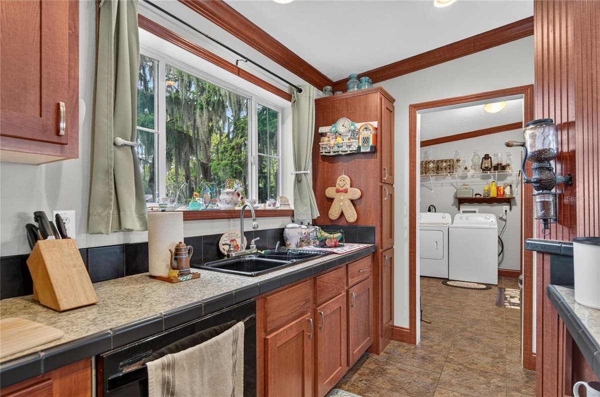 9065 LAKEVIEW COURT — photo 65 of 99