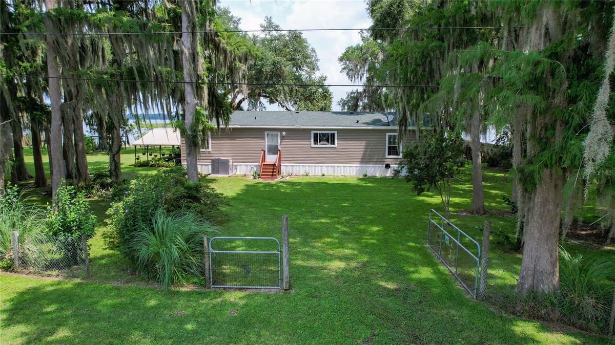 9065 LAKEVIEW COURT — photo 24 of 99