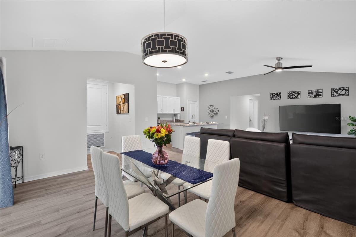9181 OSCRAFT DRIVE — photo 4 of 32