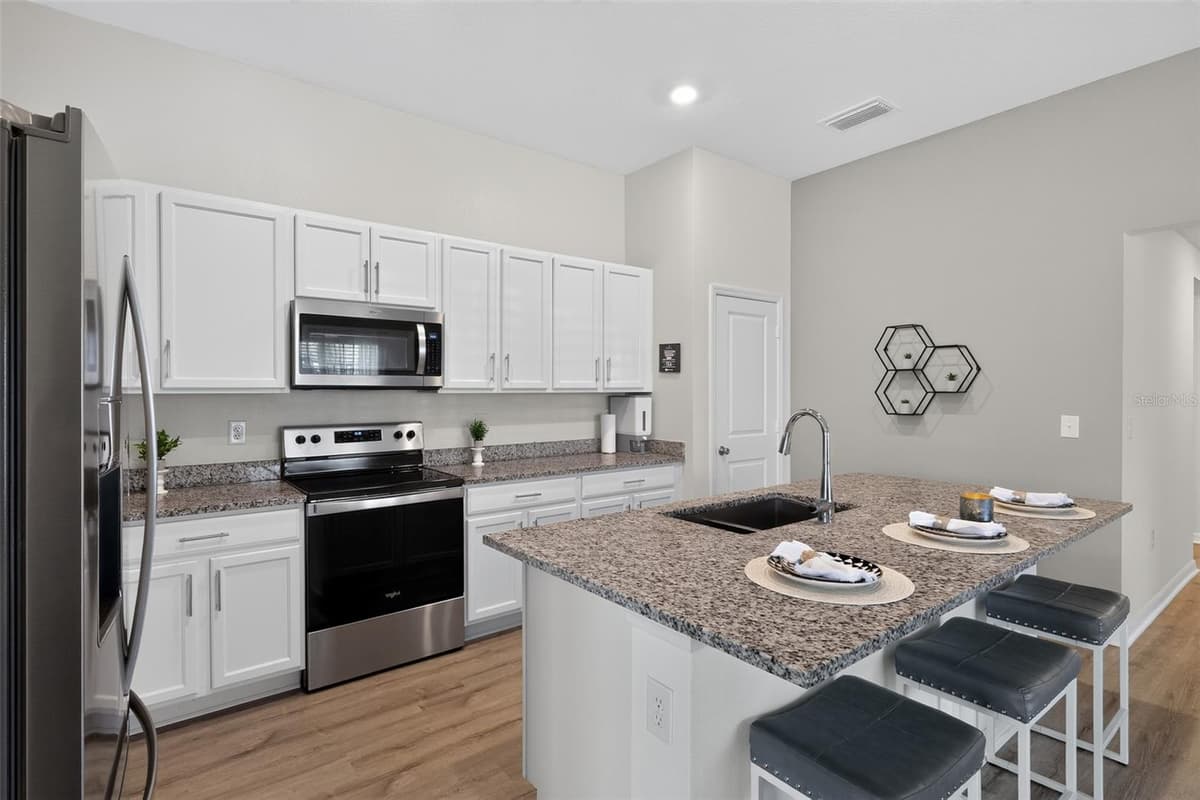 9181 OSCRAFT DRIVE — photo 8 of 32