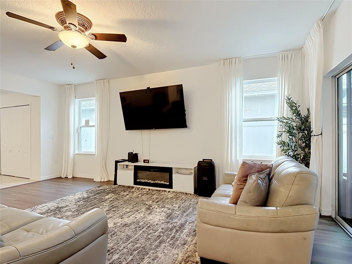 399 PINECREST LOOP — photo 12 of 41
