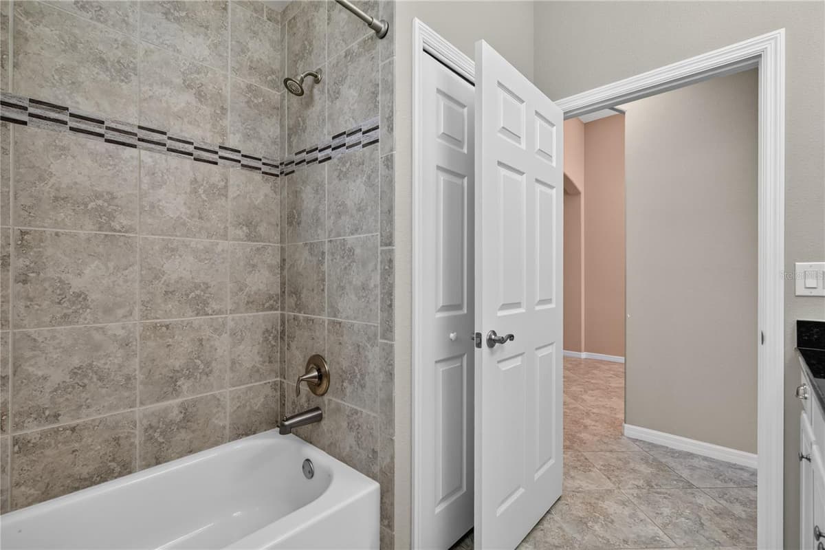 8356 BRIDGEPORT BAY CIRCLE — photo 30 of 62