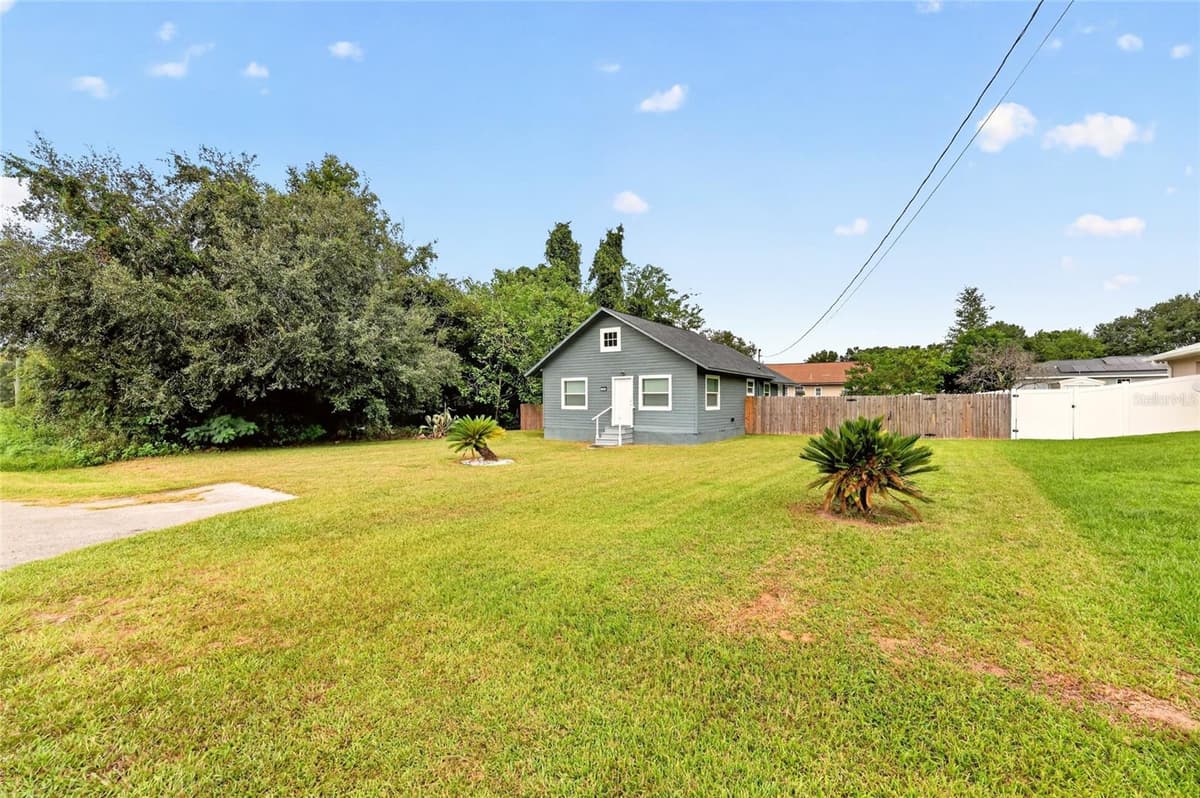 705 64TH PLACE — photo 3 of 45