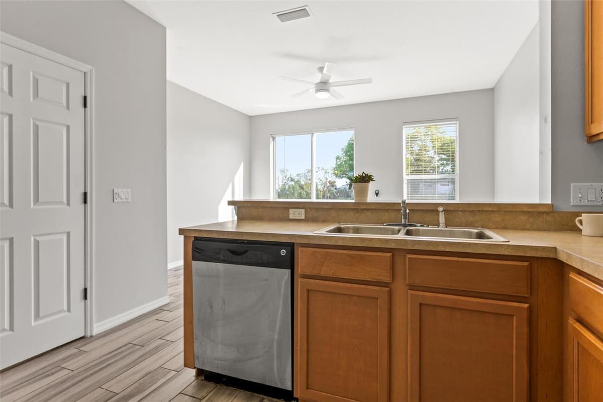 8874 CHRISTIE DRIVE — photo 7 of 27