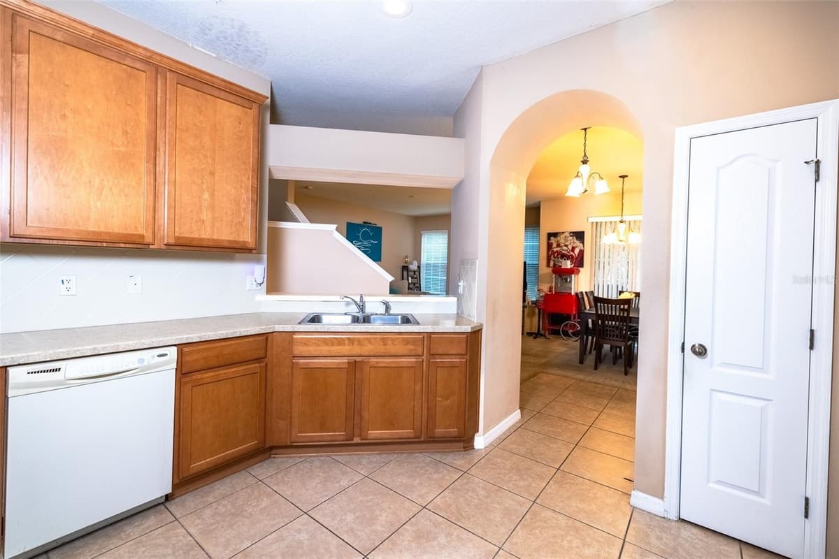 6717 EAGLE FEATHER DRIVE — photo 10 of 35