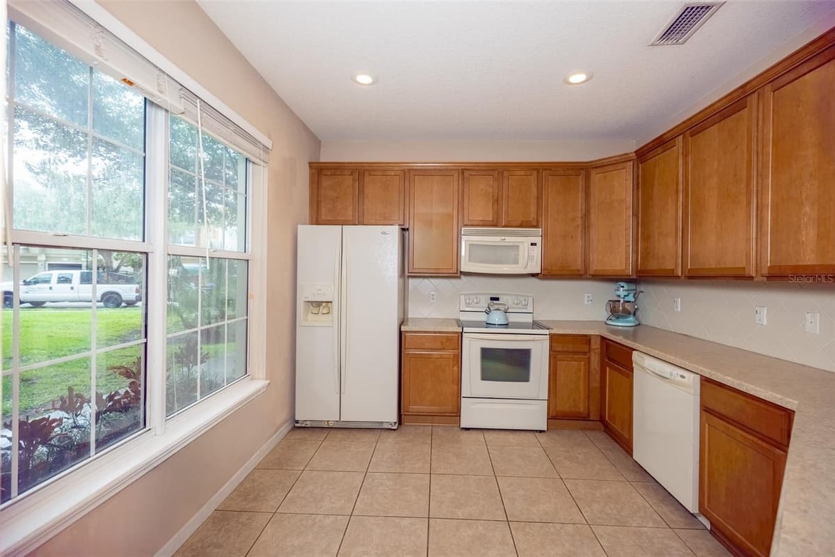 6717 EAGLE FEATHER DRIVE — photo 8 of 35