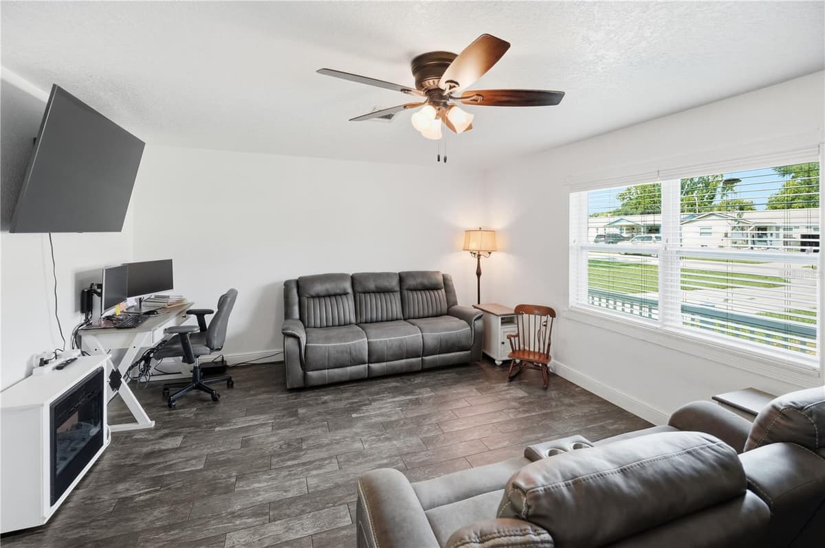 407 TENNESSEE AVENUE — photo 4 of 22