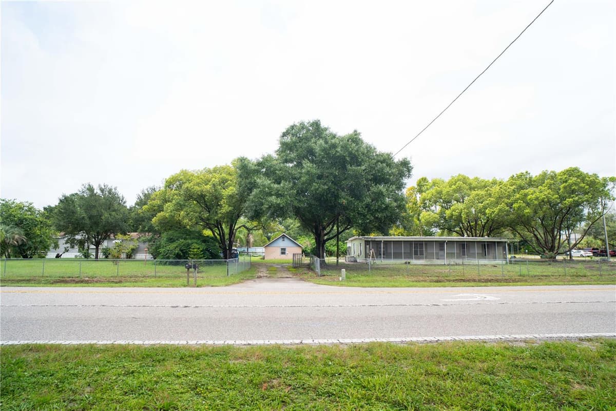 2014 GUNN HIGHWAY — photo 3 of 29