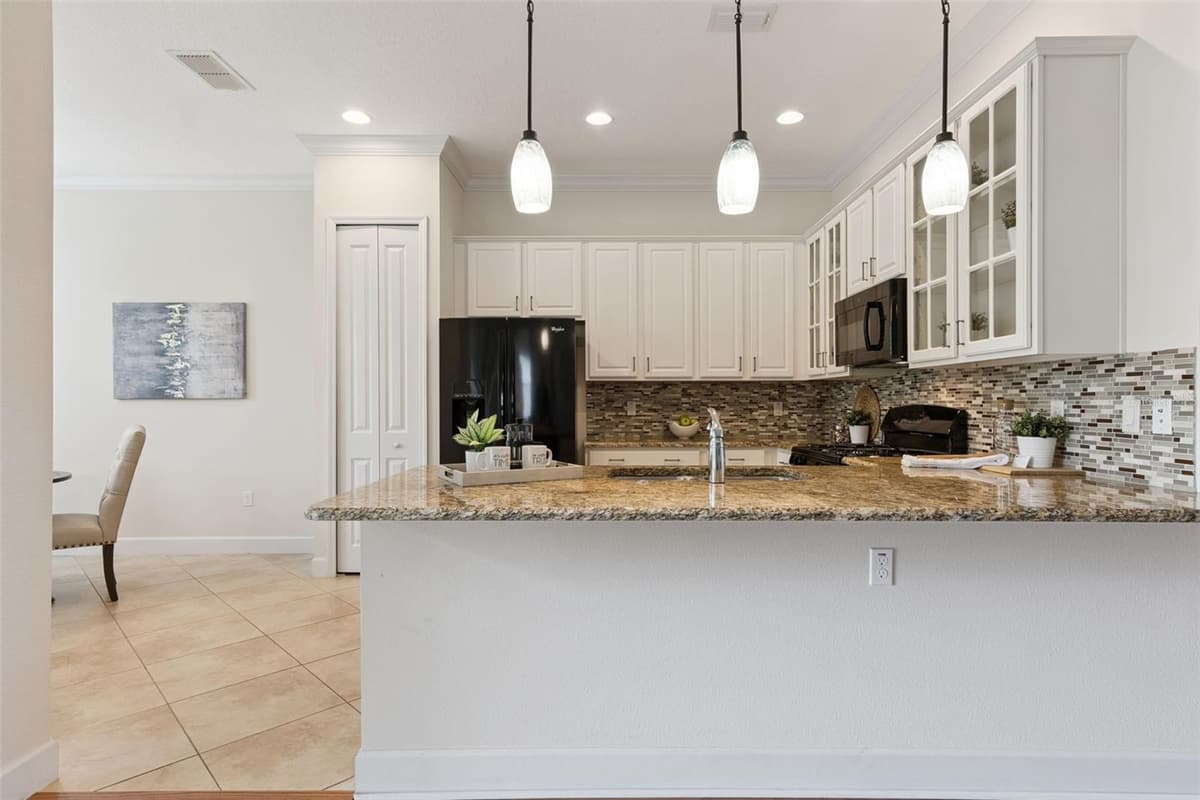 1121 GARDENSHIRE LANE — photo 13 of 46