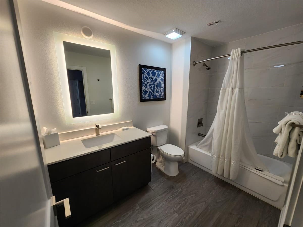 14501 GROVE RESORT AVENUE — photo 13 of 38