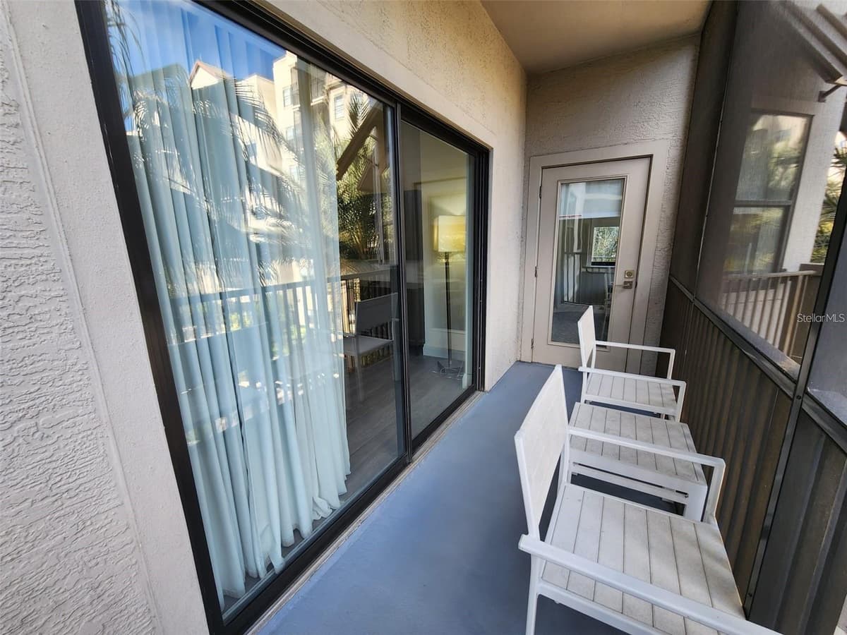 14501 GROVE RESORT AVENUE — photo 17 of 38