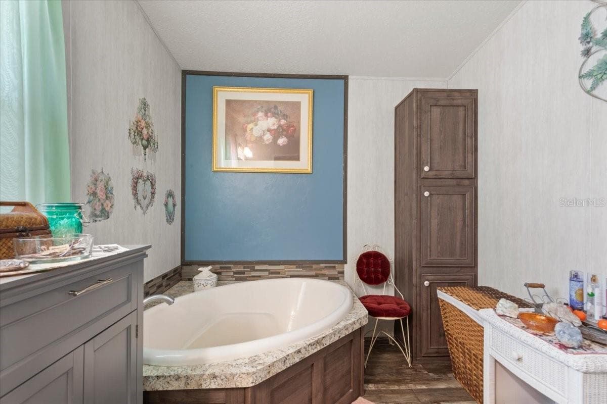 152 KELLY LANE — photo 18 of 45